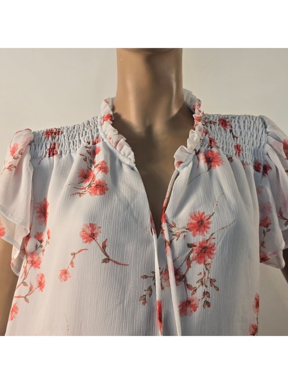 CeCe Womens White Blouse Ruffled Sleeve Floral Print Smocked Shoulders Size L